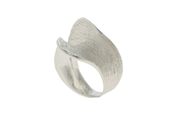 Ola- Statement Wave Ring