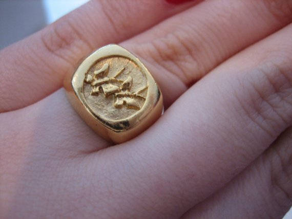 Butti- Signet Butterfly Stamp Ring