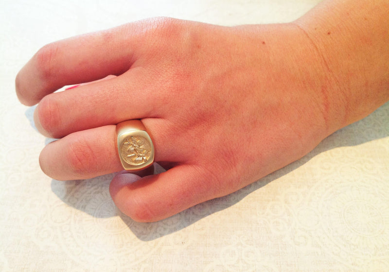 Butti- Signet Butterfly Stamp Ring